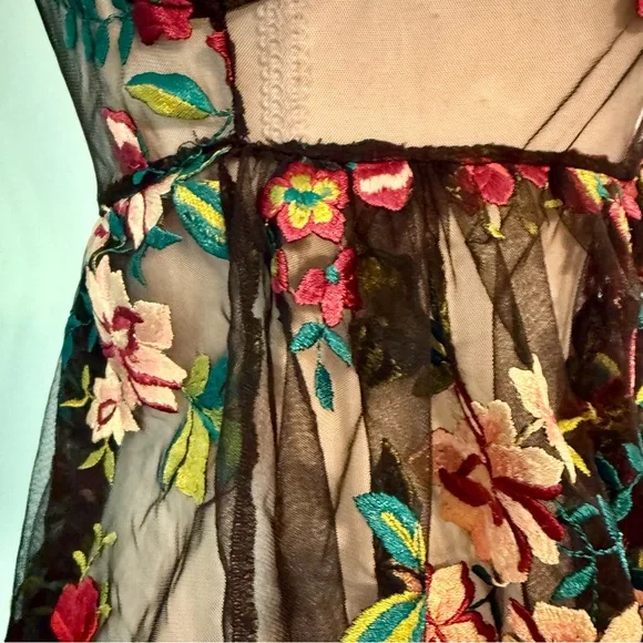 Ecote Floral Embroidered Sheer Top - Picture 5 of 8